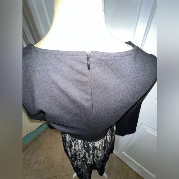 $3 BEAUTIFUL BLACK LACE DRESS SIZE MED. $3 WHEN BUNDLED - Picture 6 of 8